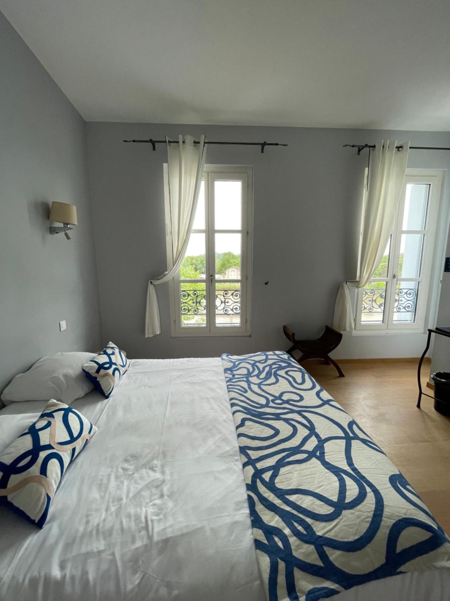 Logis Hotel De La Tour Libourne Exterior foto